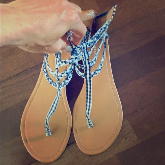 Aeropostale navy gingham braided sandals size 8 - Picture 2 of 4